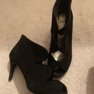 Black Petal Patterned Heels